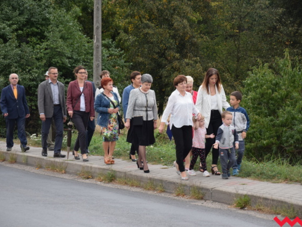 Święto folkloru na dożynkach wiejskich w Bieganowie. Koncert zespołu Ziemia Wrzesińska