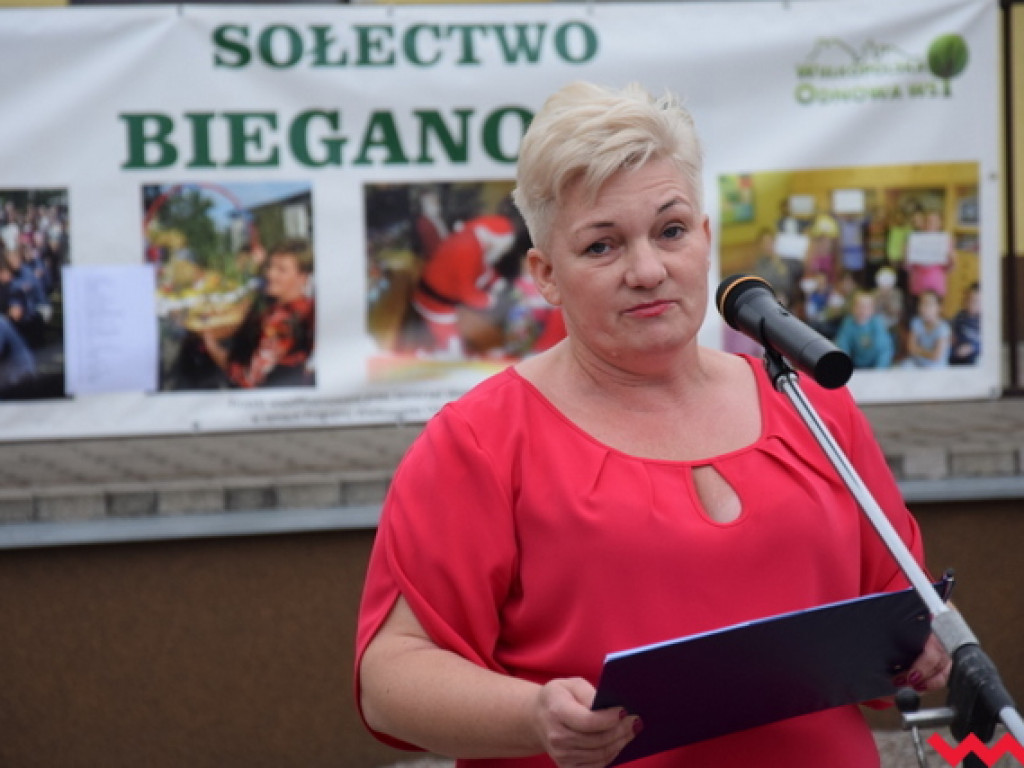 Święto folkloru na dożynkach wiejskich w Bieganowie. Koncert zespołu Ziemia Wrzesińska