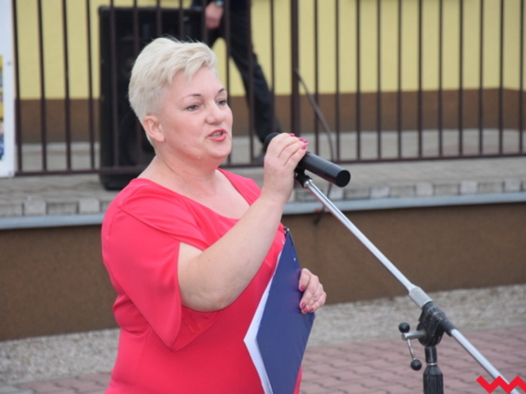 Święto folkloru na dożynkach wiejskich w Bieganowie. Koncert zespołu Ziemia Wrzesińska