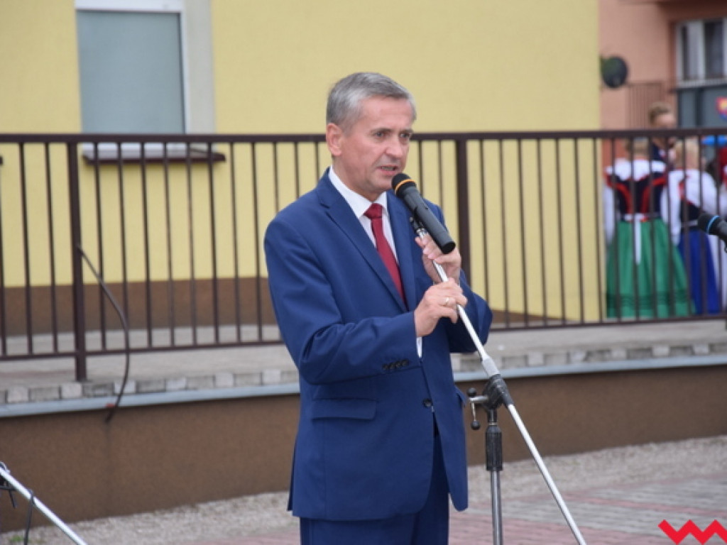 Święto folkloru na dożynkach wiejskich w Bieganowie. Koncert zespołu Ziemia Wrzesińska
