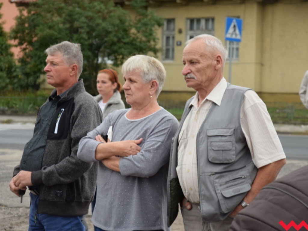 Święto folkloru na dożynkach wiejskich w Bieganowie. Koncert zespołu Ziemia Wrzesińska