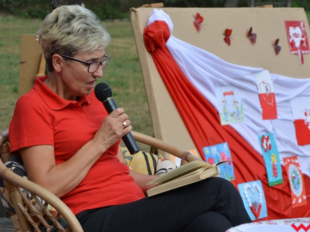 Lektury najlepiej smakują przy domowym cieście i świeżej kawie. Narodowe Czytanie na grodzisku