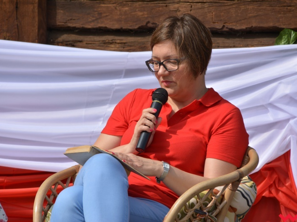 Lektury najlepiej smakują przy domowym cieście i świeżej kawie. Narodowe Czytanie na grodzisku