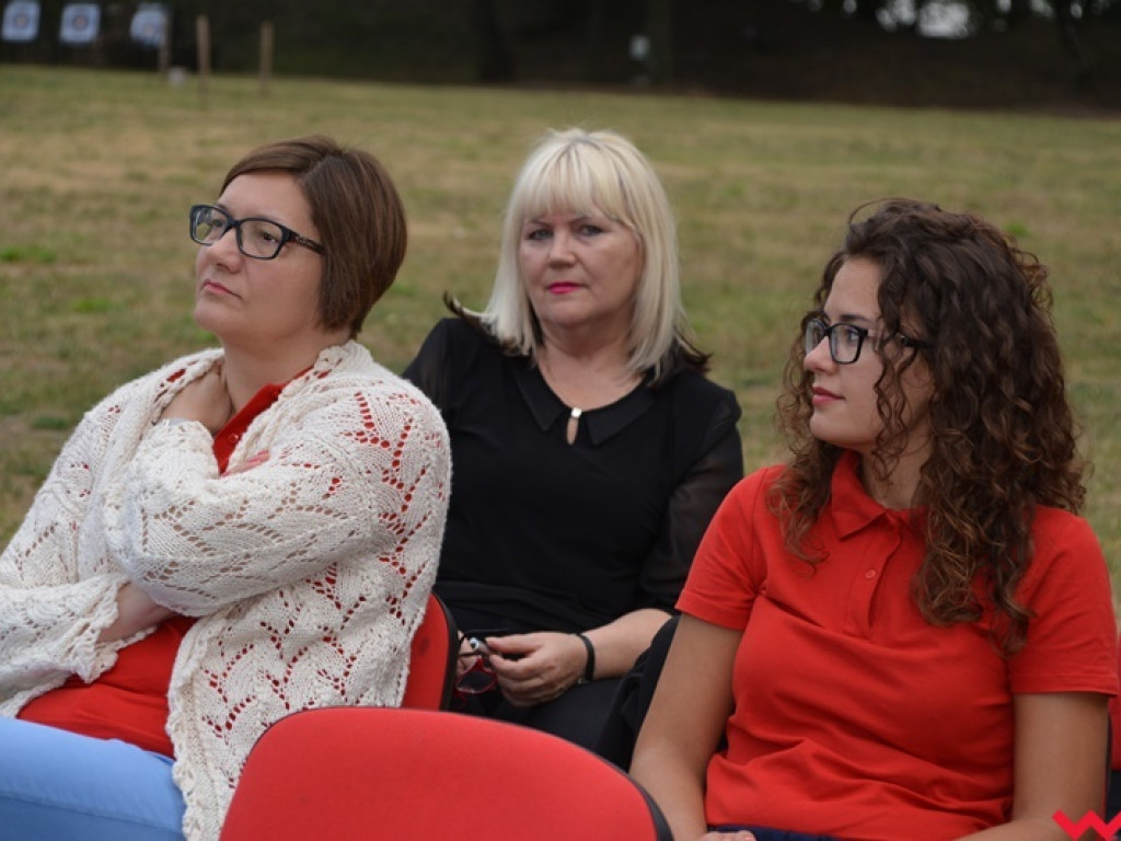 Lektury najlepiej smakują przy domowym cieście i świeżej kawie. Narodowe Czytanie na grodzisku