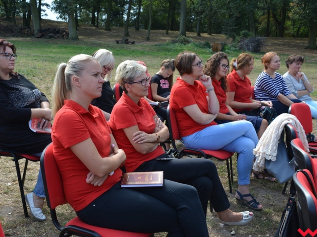 Lektury najlepiej smakują przy domowym cieście i świeżej kawie. Narodowe Czytanie na grodzisku