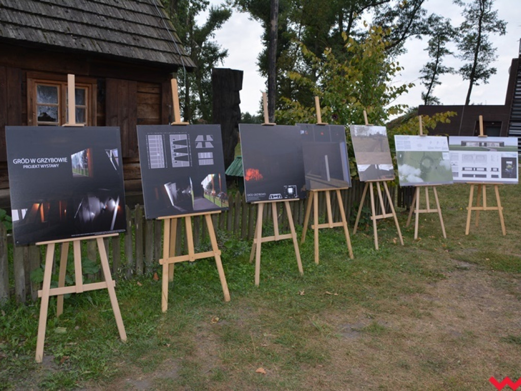 Lektury najlepiej smakują przy domowym cieście i świeżej kawie. Narodowe Czytanie na grodzisku