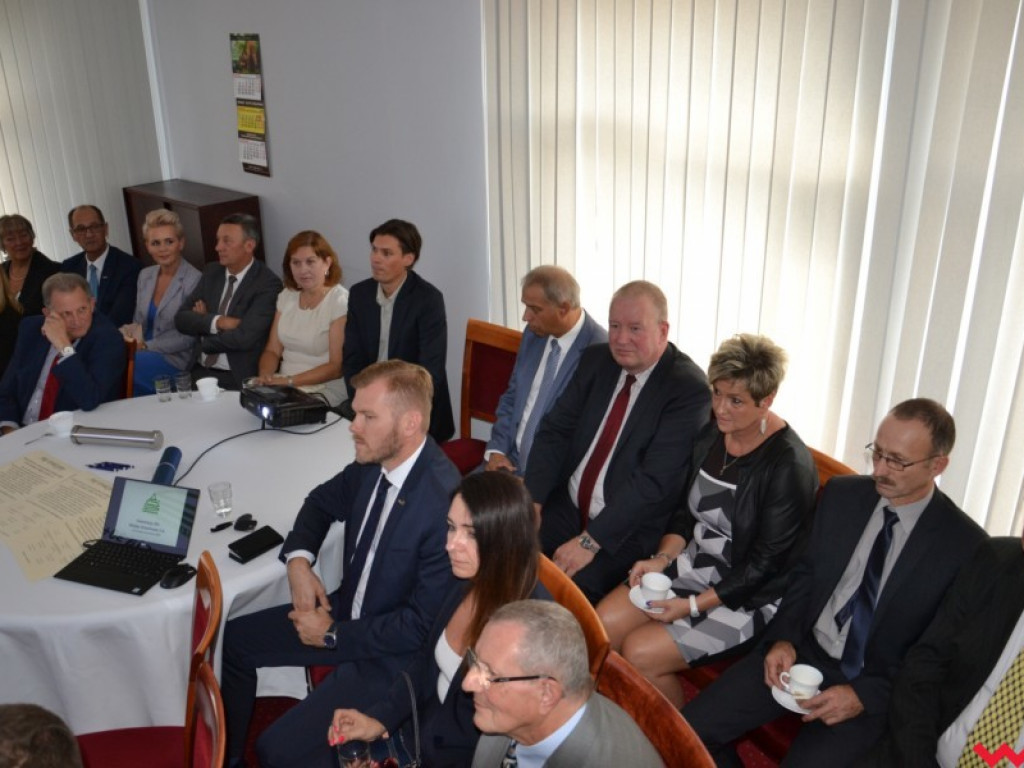 Podpisano akt erekcyjny pod budowę nowej hali Sklejek