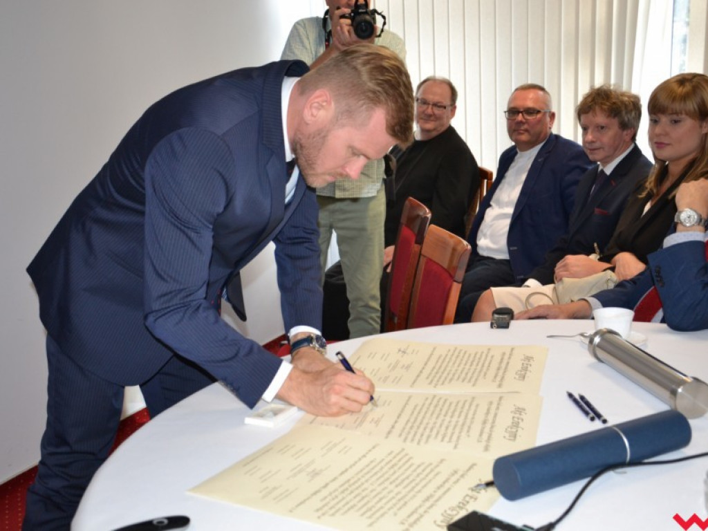 Podpisano akt erekcyjny pod budowę nowej hali Sklejek