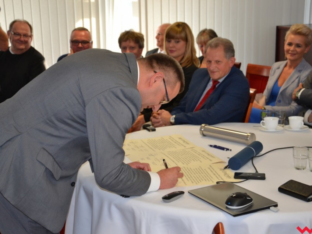Podpisano akt erekcyjny pod budowę nowej hali Sklejek