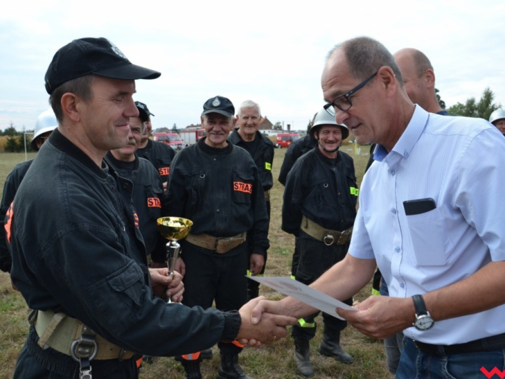 Strażaccy oldboje pokazali co potrafią. Puchar pojechał do Pięczkowa