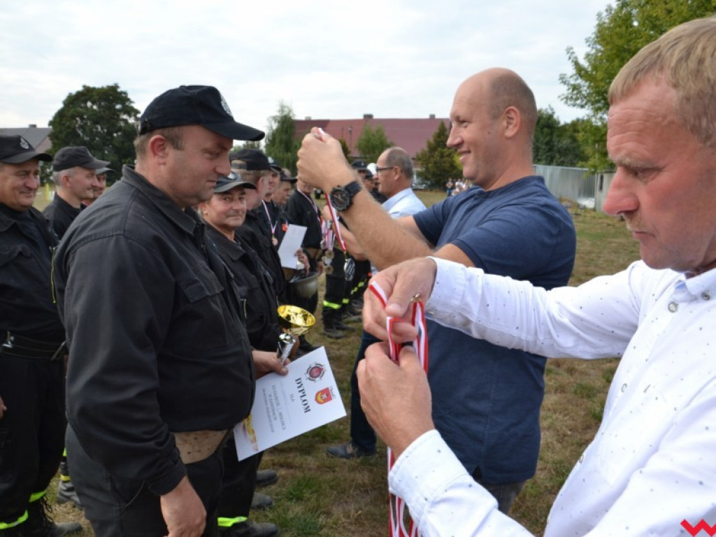 Strażaccy oldboje pokazali co potrafią. Puchar pojechał do Pięczkowa