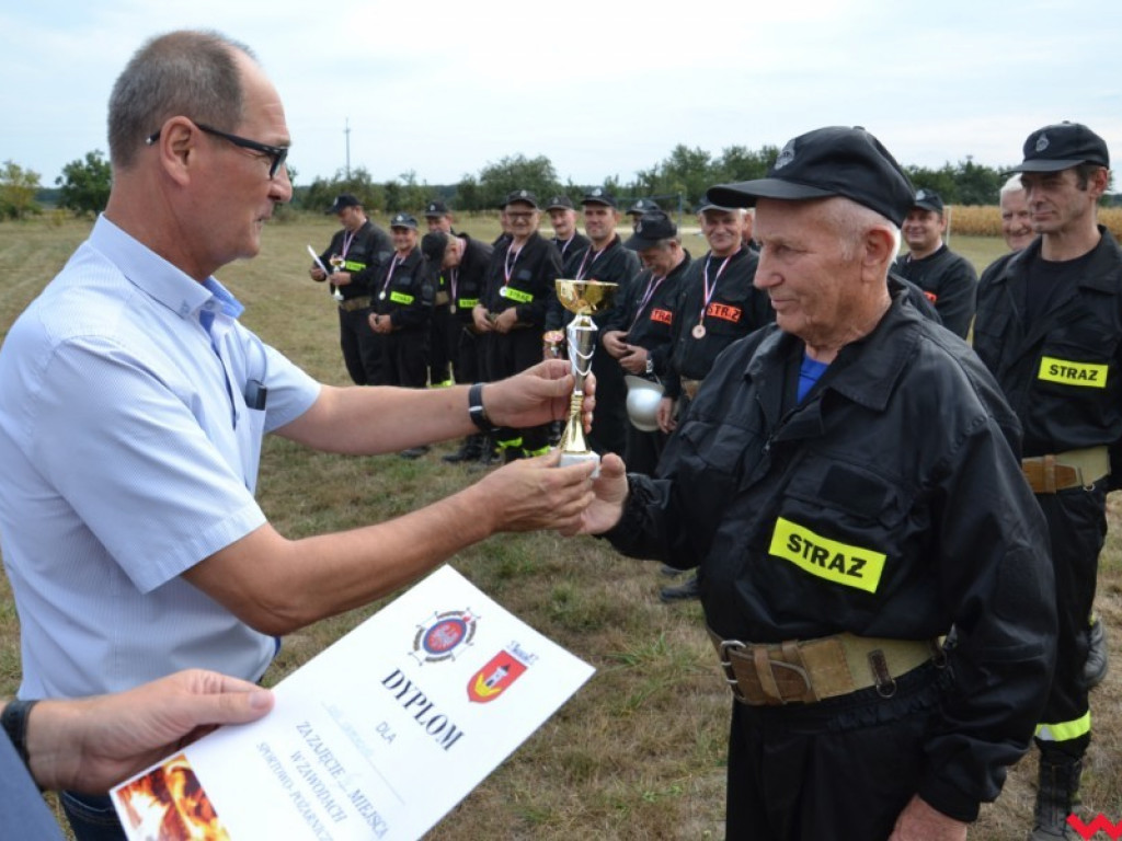 Strażaccy oldboje pokazali co potrafią. Puchar pojechał do Pięczkowa