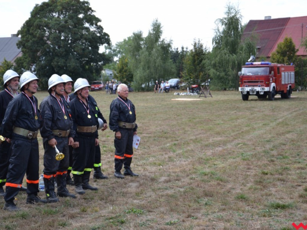 Strażaccy oldboje pokazali co potrafią. Puchar pojechał do Pięczkowa