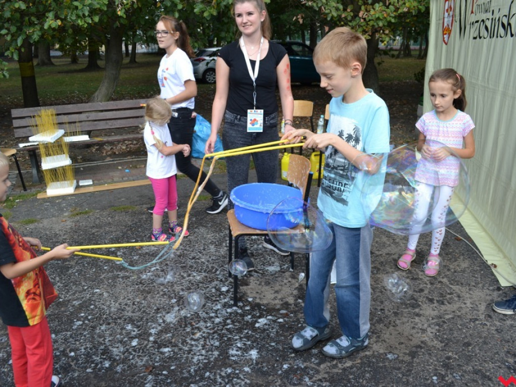 Tak powinny wyglądać lekcje w szkole! Tłumy na pikniku naukowym