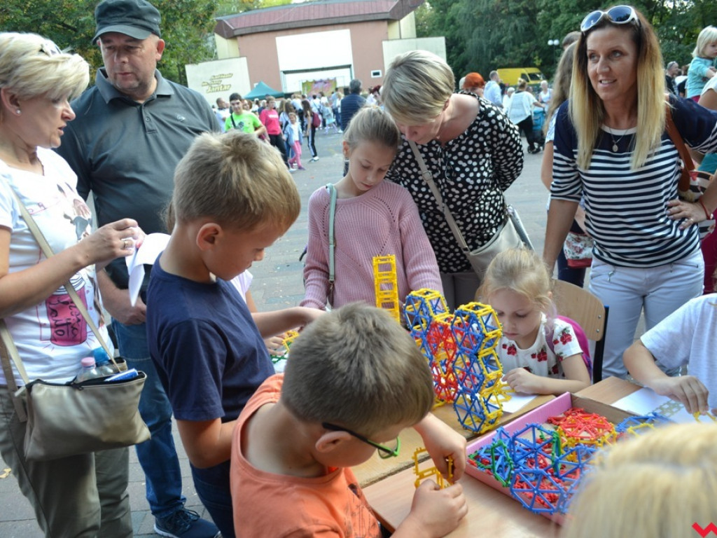 Tak powinny wyglądać lekcje w szkole! Tłumy na pikniku naukowym
