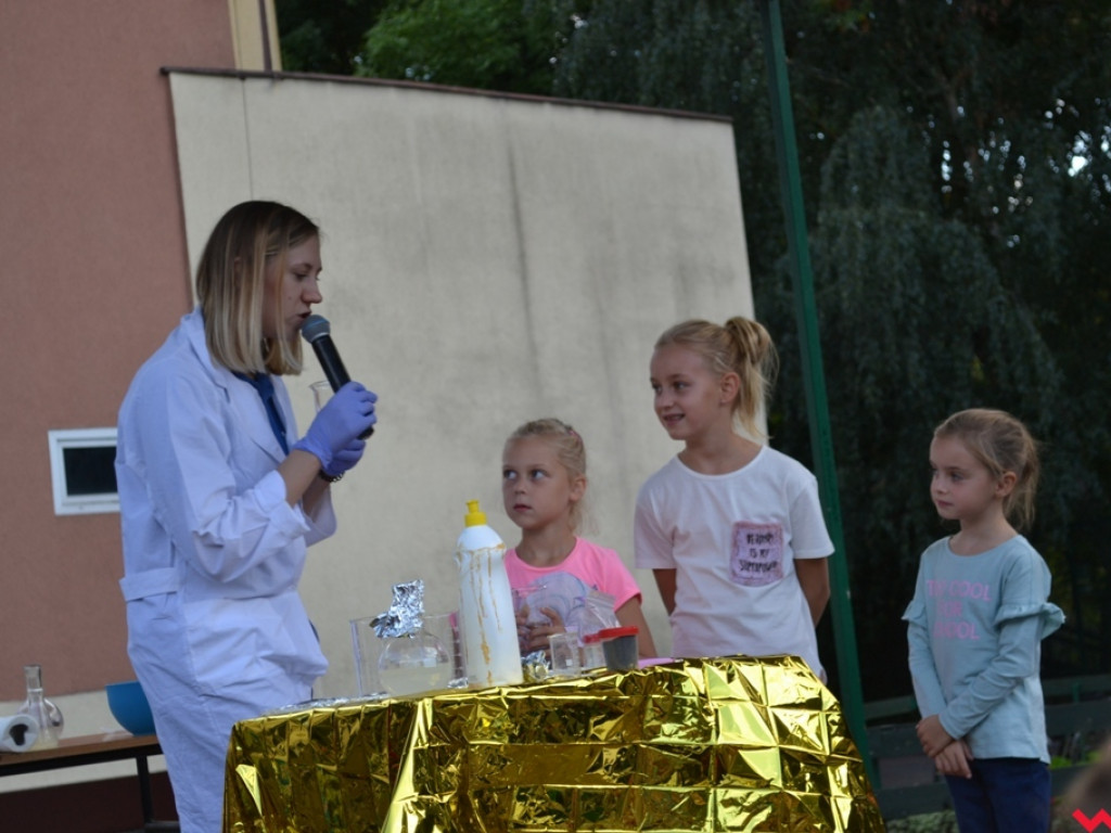 Tak powinny wyglądać lekcje w szkole! Tłumy na pikniku naukowym