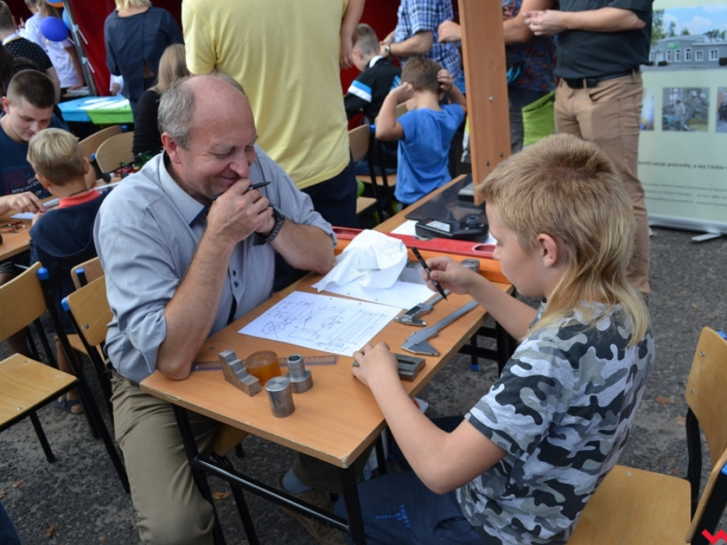 Tak powinny wyglądać lekcje w szkole! Tłumy na pikniku naukowym