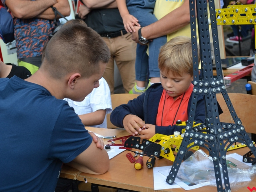 Tak powinny wyglądać lekcje w szkole! Tłumy na pikniku naukowym