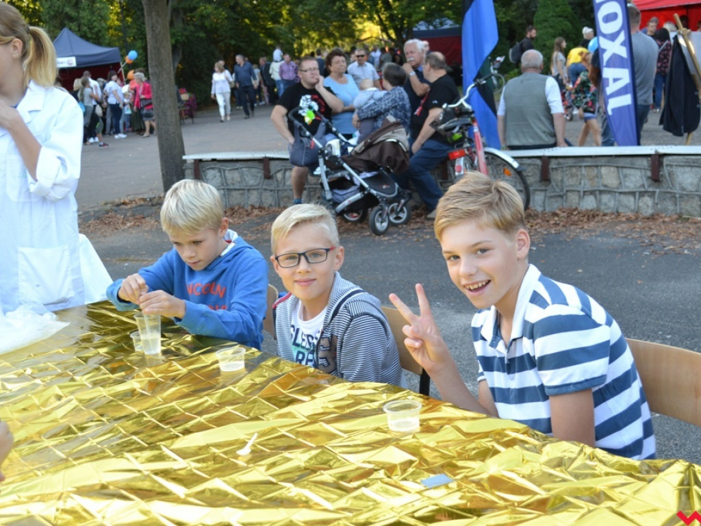 Tak powinny wyglądać lekcje w szkole! Tłumy na pikniku naukowym