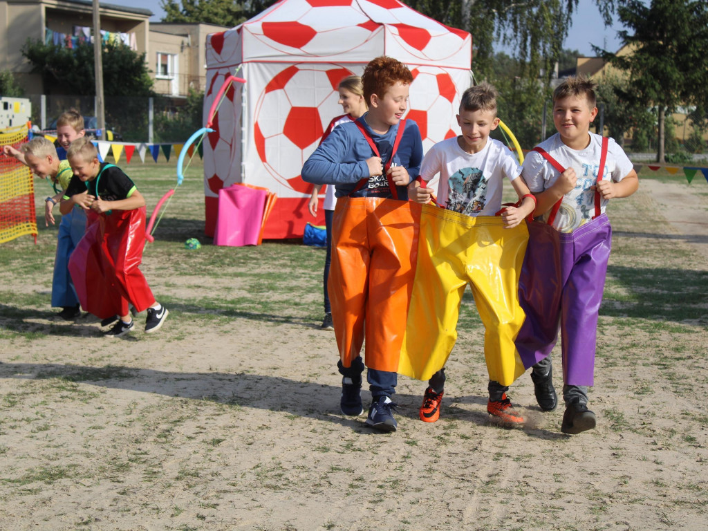Ekologicznie i sportowo. Słoneczna pogoda przyciągnęła całe rodziny
