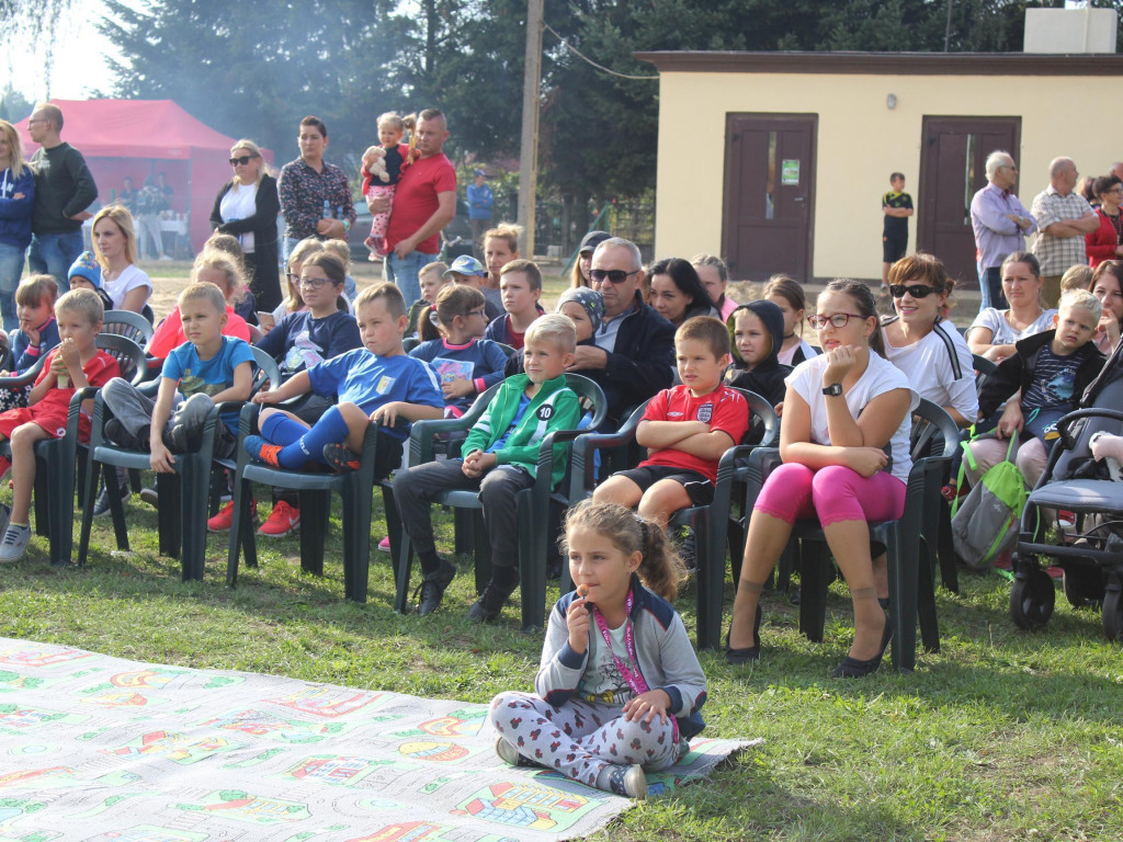 Ekologicznie i sportowo. Słoneczna pogoda przyciągnęła całe rodziny