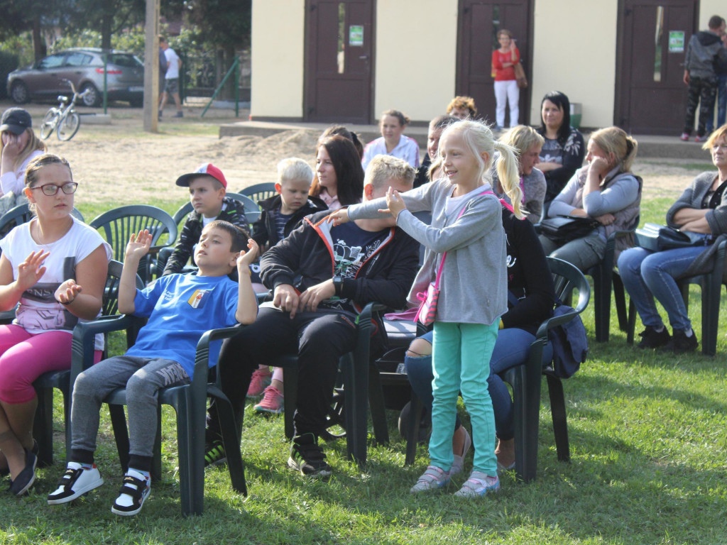 Ekologicznie i sportowo. Słoneczna pogoda przyciągnęła całe rodziny