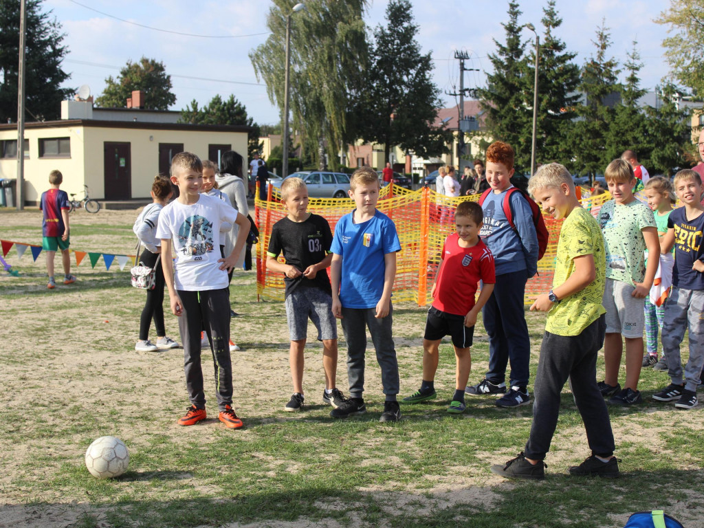 Ekologicznie i sportowo. Słoneczna pogoda przyciągnęła całe rodziny