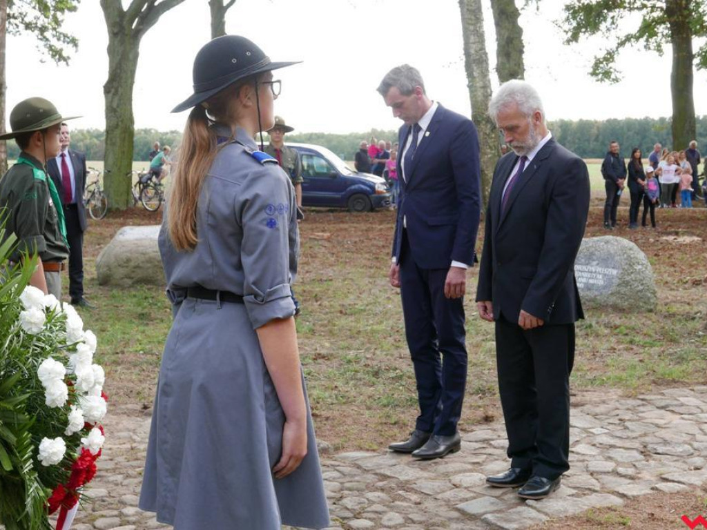 75 lat minęło od zrzutu broni w Janowie. Władze samorządowe upamiętniły rocznicę