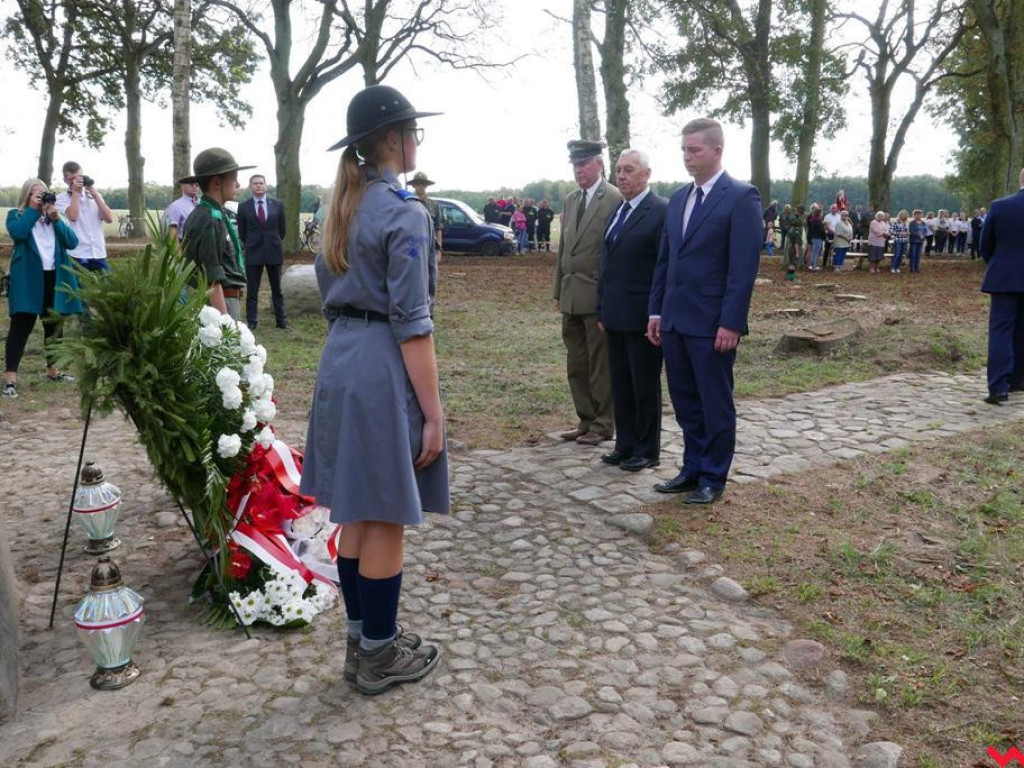 75 lat minęło od zrzutu broni w Janowie. Władze samorządowe upamiętniły rocznicę