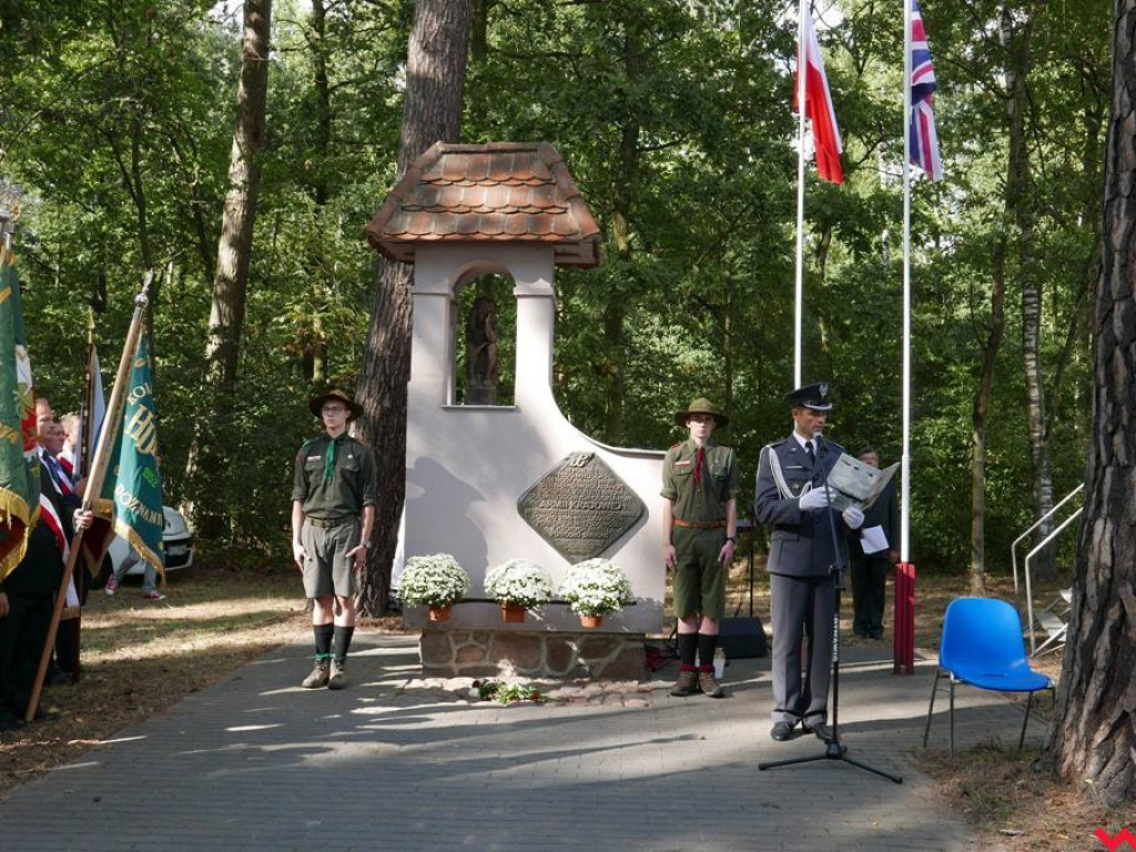 75 lat minęło od zrzutu broni w Janowie. Władze samorządowe upamiętniły rocznicę