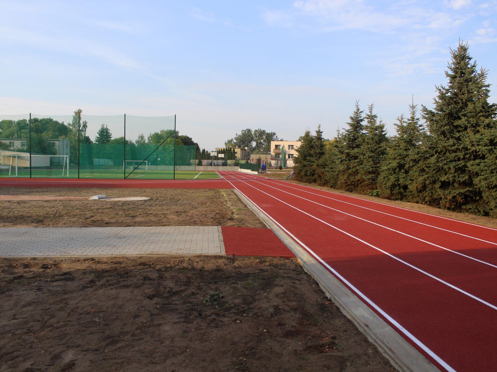 Budowa lekkoatletycznego obiektu w Nekli dobiegła końca. Jutro uroczyste otwarcie