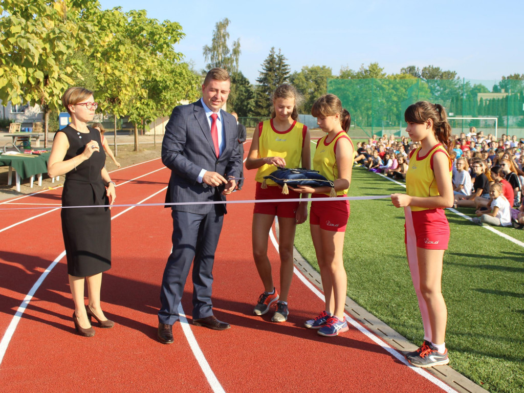 Stadion lekkoatletyczny w Nekli oddany do użytku. To drugi taki obiekt w powiecie