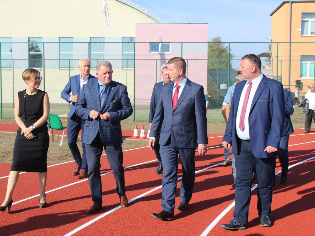 Stadion lekkoatletyczny w Nekli oddany do użytku. To drugi taki obiekt w powiecie