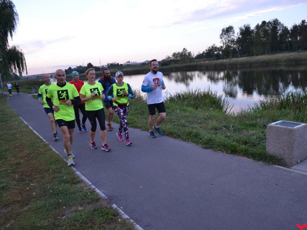 24 godziny wokół zalewu. Biegowa akcja Night Runners i Pomagam Aktywnie