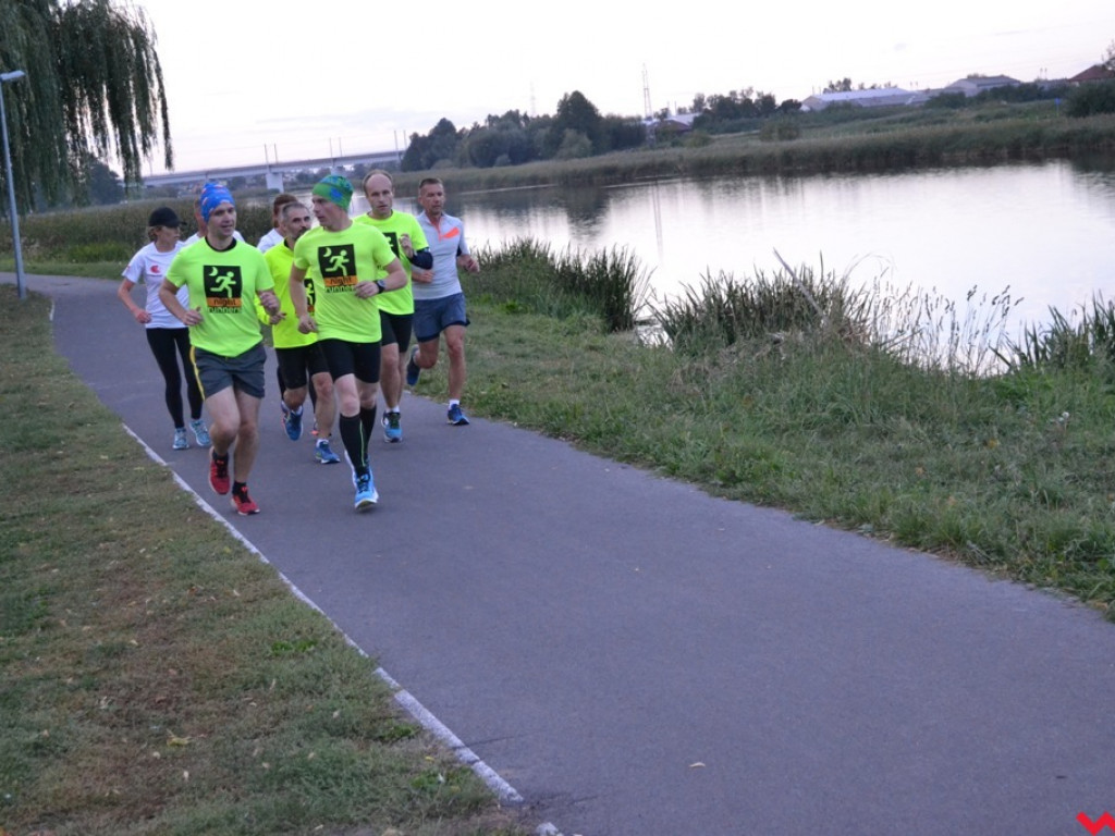 24 godziny wokół zalewu. Biegowa akcja Night Runners i Pomagam Aktywnie