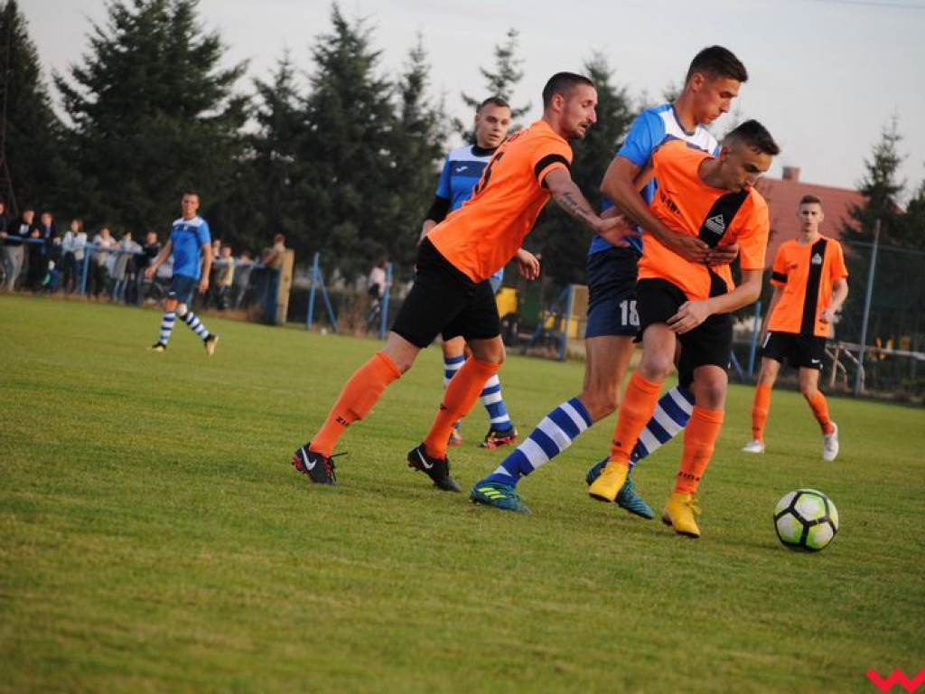 Ciekawy mecz na boisku w Orzechowie. Sparta-Sklejka lepsza w derbach od Orlika