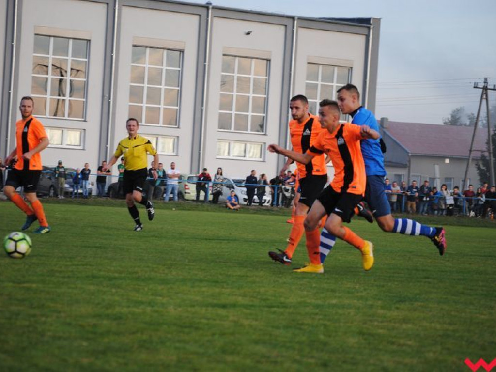 Ciekawy mecz na boisku w Orzechowie. Sparta-Sklejka lepsza w derbach od Orlika
