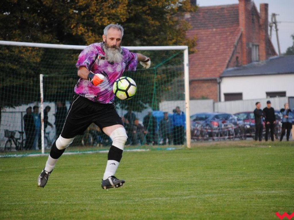 Ciekawy mecz na boisku w Orzechowie. Sparta-Sklejka lepsza w derbach od Orlika
