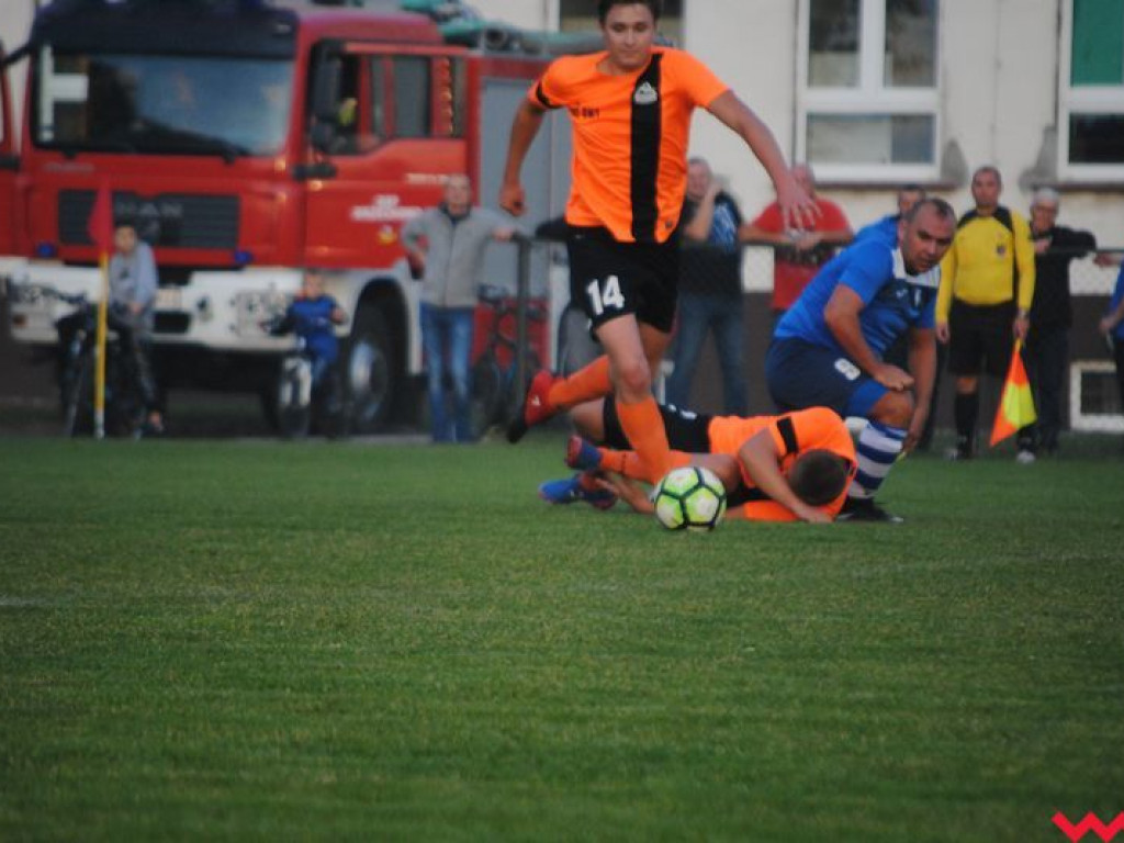 Ciekawy mecz na boisku w Orzechowie. Sparta-Sklejka lepsza w derbach od Orlika