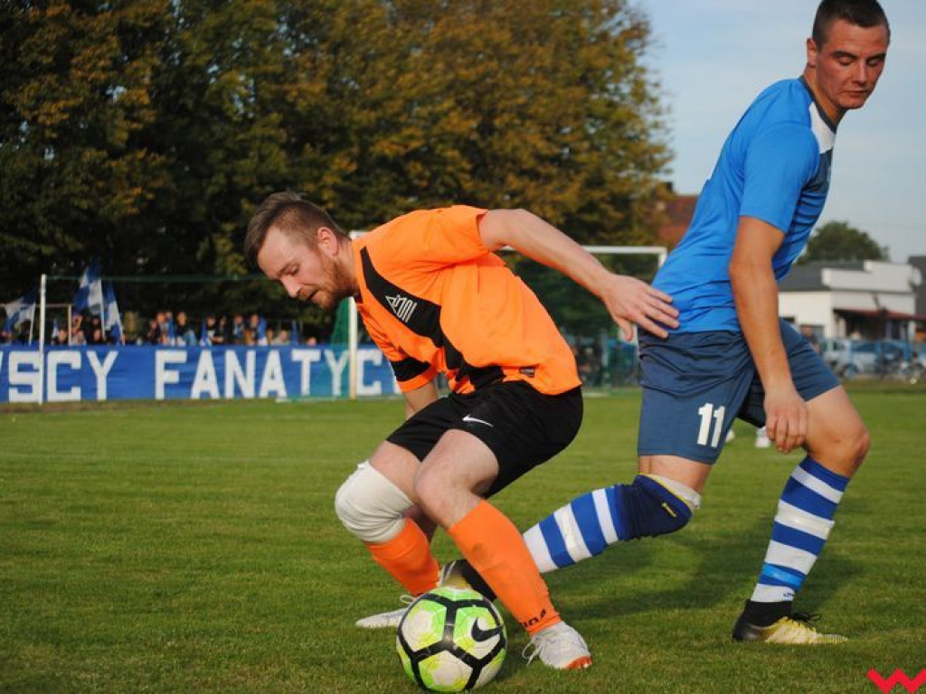 Ciekawy mecz na boisku w Orzechowie. Sparta-Sklejka lepsza w derbach od Orlika