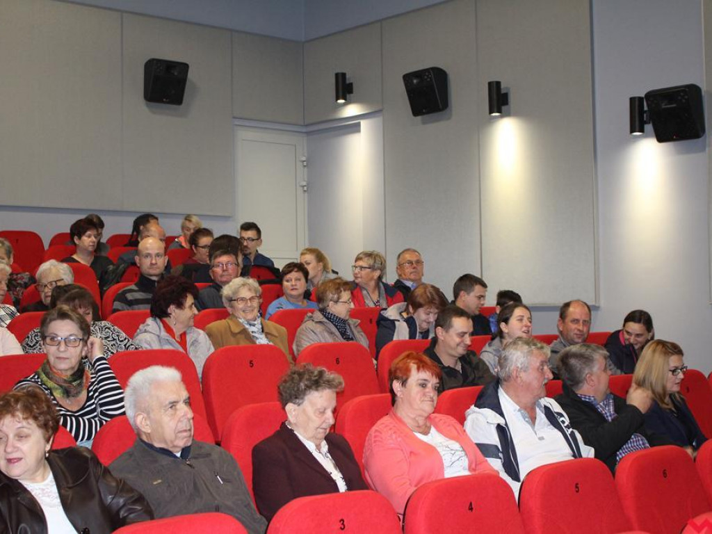 Nowoczesna sala widowiskowo - kinowa w Pyzdrach