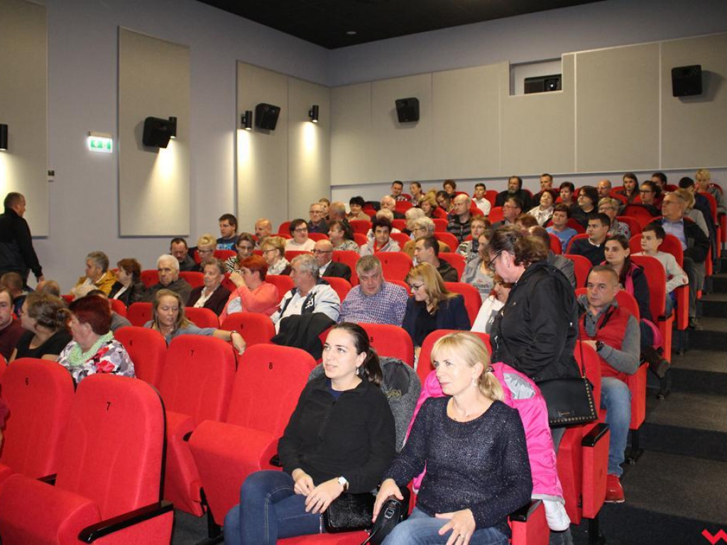 Nowoczesna sala widowiskowo - kinowa w Pyzdrach