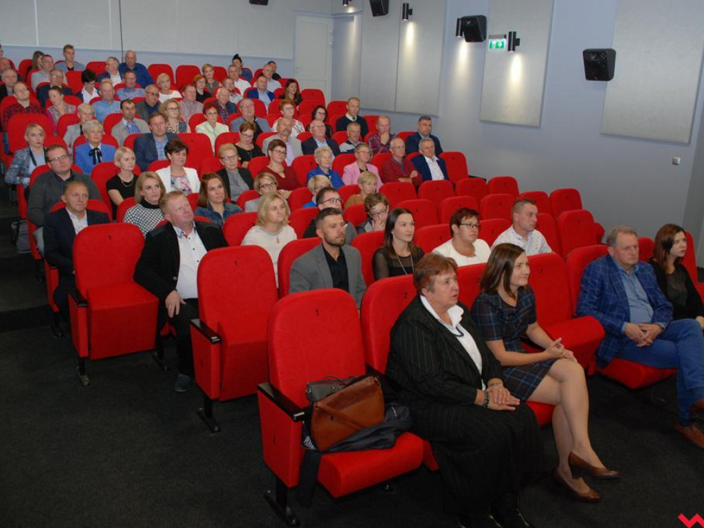 Nowoczesna sala widowiskowo - kinowa w Pyzdrach