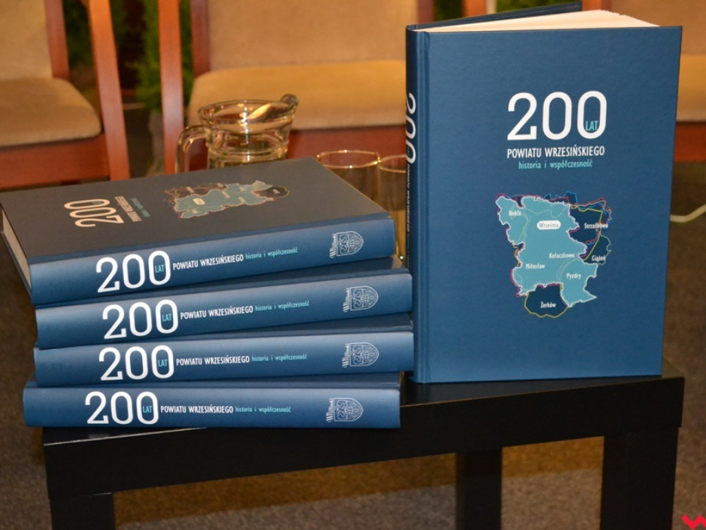 200 lat historii w jednym tomie. Jubileuszowa publikacja powiatu trafiła do rąk czytelników