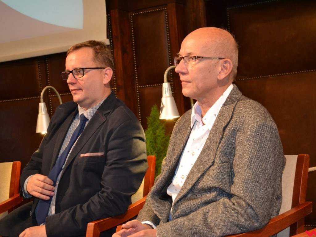 200 lat historii w jednym tomie. Jubileuszowa publikacja powiatu trafiła do rąk czytelników