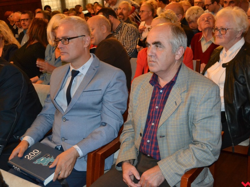 200 lat historii w jednym tomie. Jubileuszowa publikacja powiatu trafiła do rąk czytelników