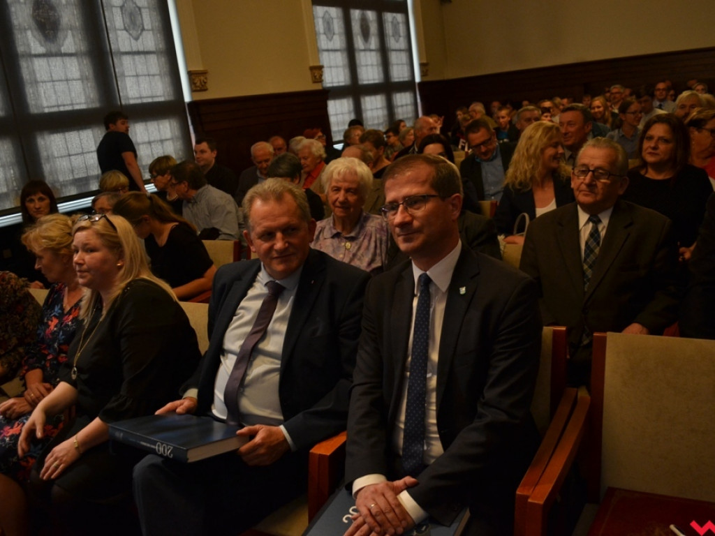 200 lat historii w jednym tomie. Jubileuszowa publikacja powiatu trafiła do rąk czytelników