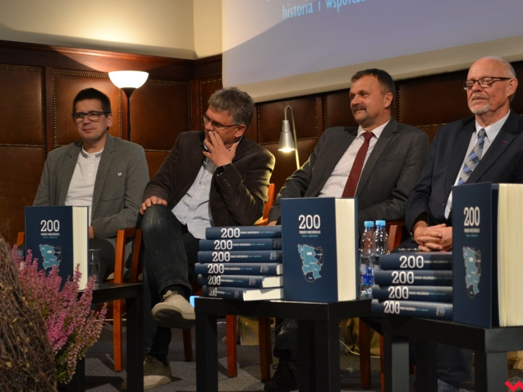 200 lat historii w jednym tomie. Jubileuszowa publikacja powiatu trafiła do rąk czytelników