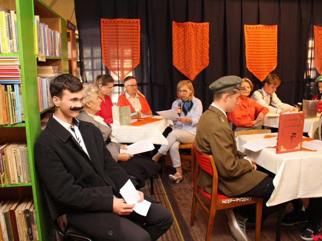 Przedwiośnie na początku jesieni. Narodowe Czytanie w bibilotece
