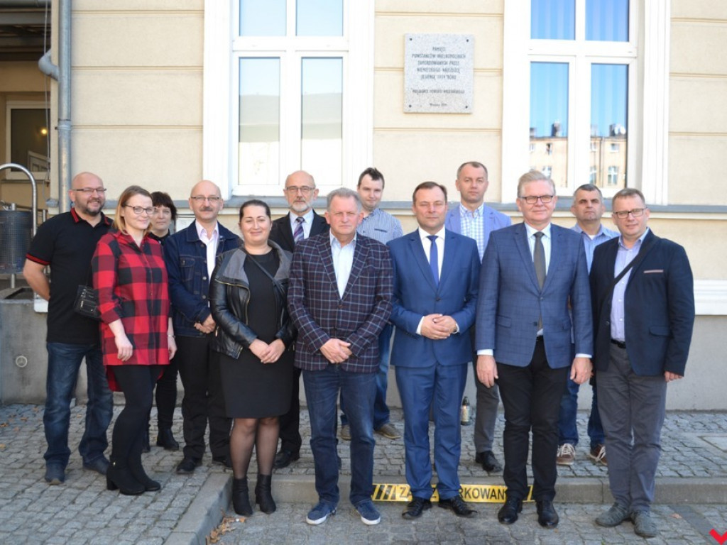 Pamięć o ofiarach wojny ciągle żywa. We Wrześni zapłonęły znicze pamięci